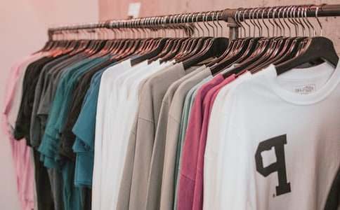 四年級童話寓言作文:小豬服裝店_900字