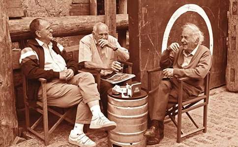 帶著蓮蓬的李公公-初二寫人作文900字