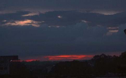 詩黑夜的那點光作文