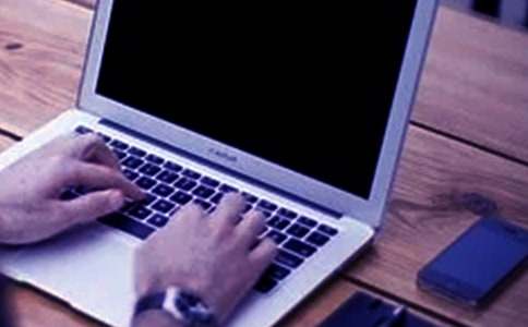 樂于助人與悄悄走開工作作文700字