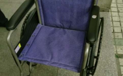 關于堅持的作文:轉動的輪椅