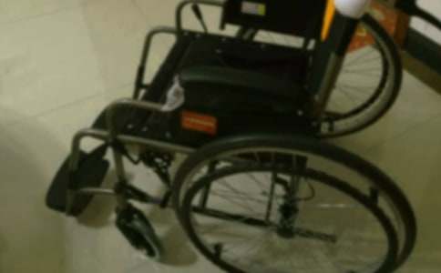 輪椅旁的微笑作文