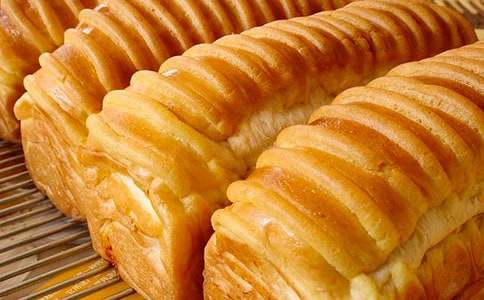 有關小熊數面包的童話作文