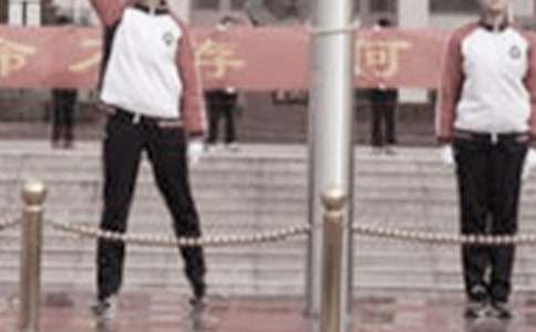 難忘的升國旗儀式作文