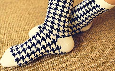 我幫媽媽洗襪子