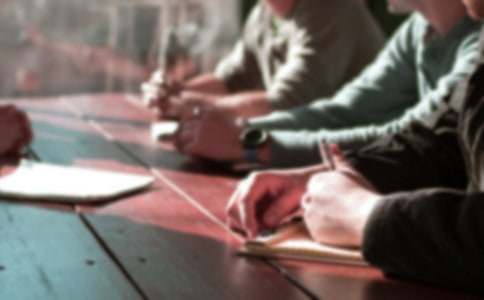 ��CEO�o���˵�һ���ŵĄ�־����